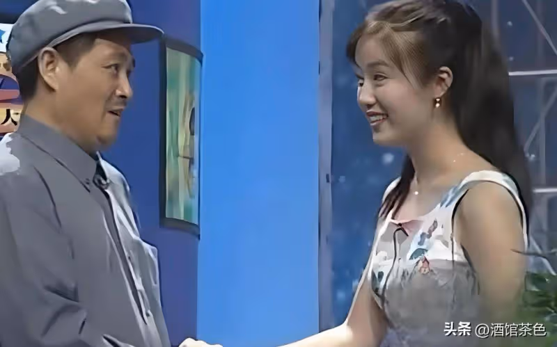 46歲張彤:單身住上海豪宅,健身逛街,自稱不結婚不生娃生活很爽