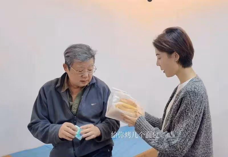 車曉去看中醫,父親罕見露面滿頭白髮,與王麗雲離婚後組建新家庭
