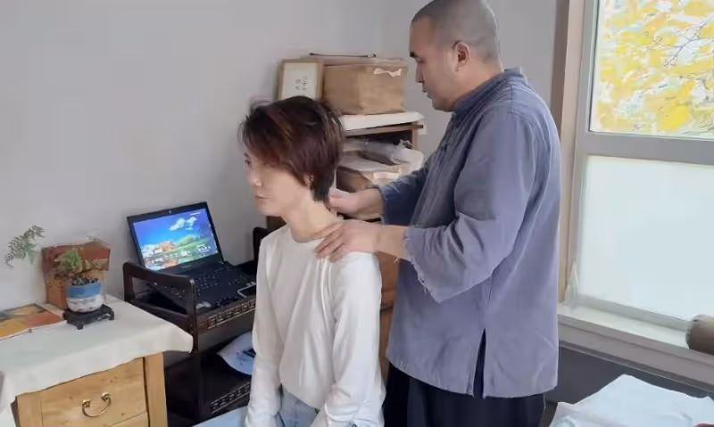 車曉去看中醫,父親罕見露面滿頭白髮,與王麗雲離婚後組建新家庭