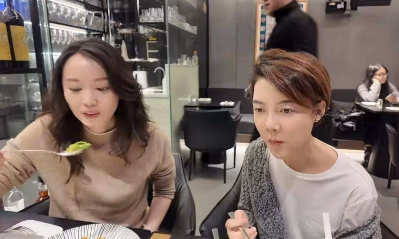 車曉去看中醫,父親罕見露面滿頭白髮,與王麗雲離婚後組建新家庭