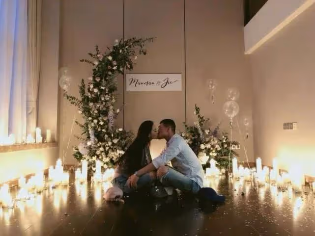 小別勝新婚!張馨予近四個月未回家,何捷捧花接機被喊「心上人」