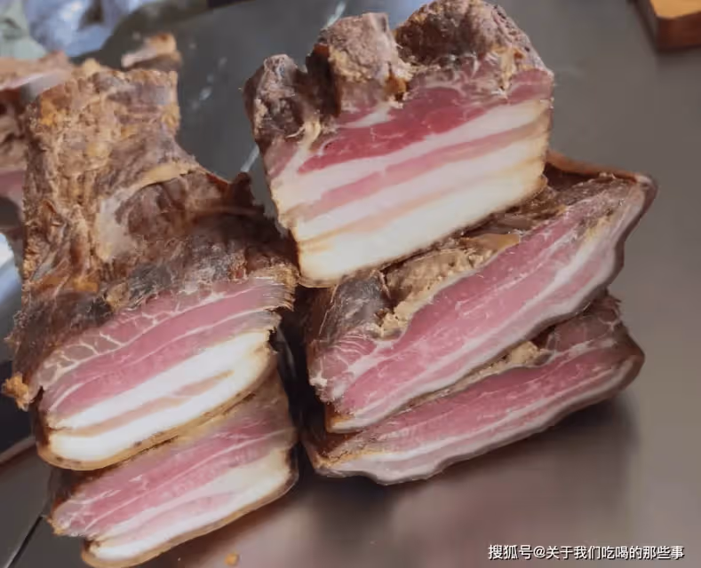 才知道,腌臘肉不能直接抹鹽,想要咸香可口不長霉,牢記3個要點