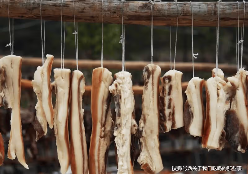 才知道,腌臘肉不能直接抹鹽,想要咸香可口不長霉,牢記3個要點