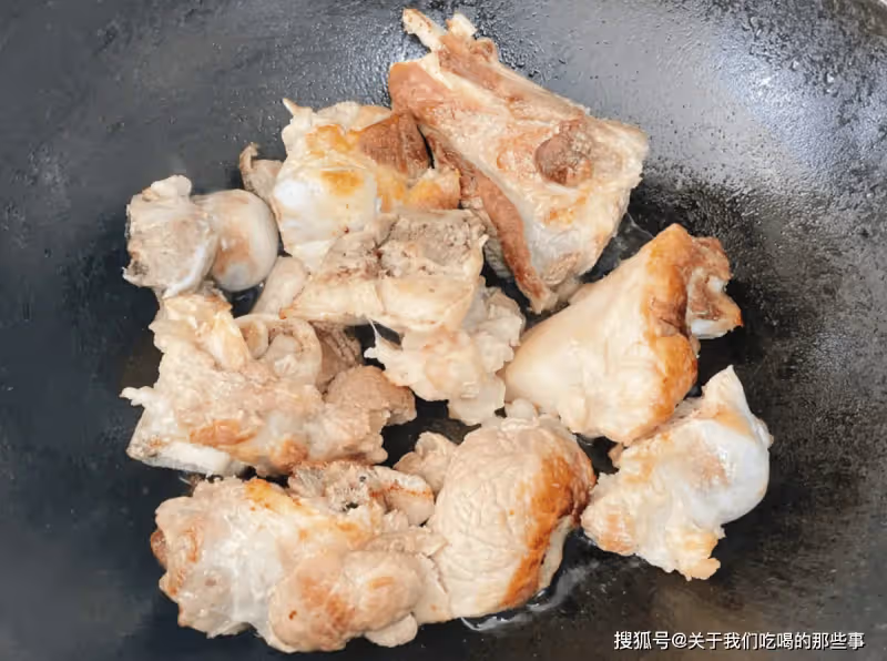 燉大骨頭湯,直接入鍋煮就錯了,多加2步,骨湯濃白不腥,好喝