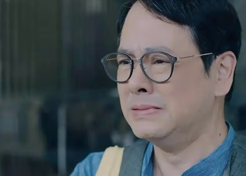 TVB男星陳嘉輝發胖到不敢認，新劇演「懦弱渣爸」獲贊，與妻子恩愛近30年，每天都夸對方漂亮