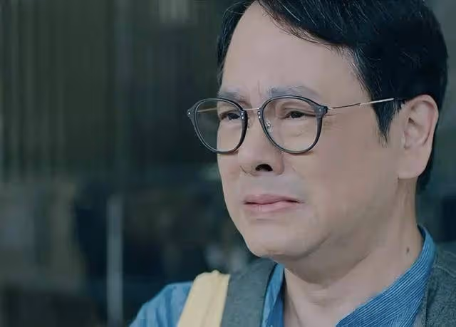 TVB知名男星演渣男被罵,與妻子恩愛近30年,每天都夸對方漂亮