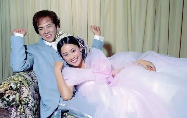 TVB知名男星演渣男被罵,與妻子恩愛近30年,每天都夸對方漂亮