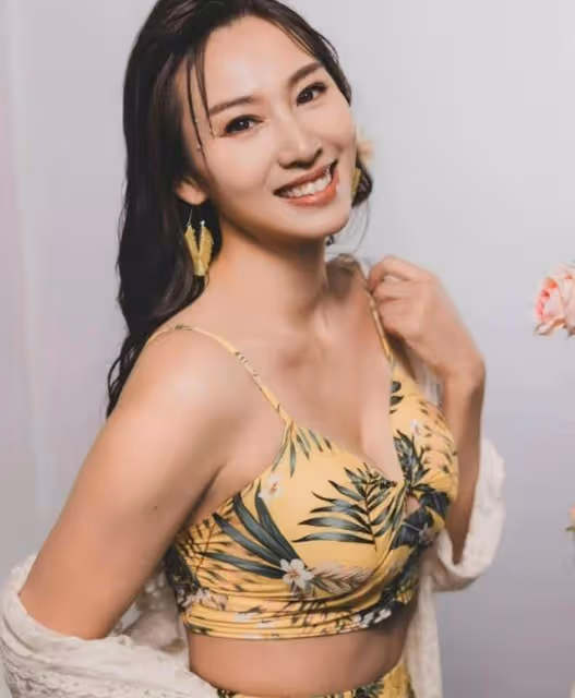 火辣!43歲港失婚女星穿小背心曬澎湃上圍,稱未因太過豐滿失平衡