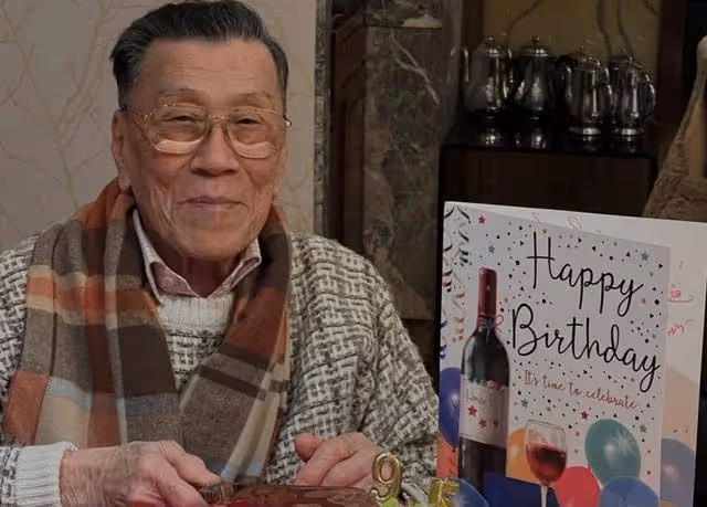 TVB當家小生為外公賀壽!96歲壽星氣質滿分,兩爺孫一部位太相似