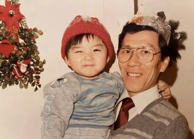 TVB當家小生為外公賀壽!96歲壽星氣質滿分,兩爺孫一部位太相似