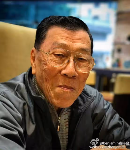 TVB當家小生為外公賀壽!96歲壽星氣質滿分,兩爺孫一部位太相似
