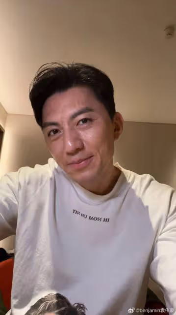 TVB當家小生為外公賀壽!96歲壽星氣質滿分,兩爺孫一部位太相似