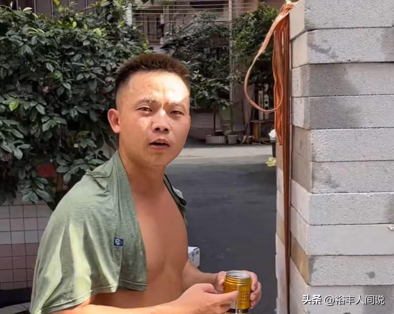 網紅「樓梯戰神阿興」前老闆回應!曝阿興賺百萬,與崽崽CP是劇本