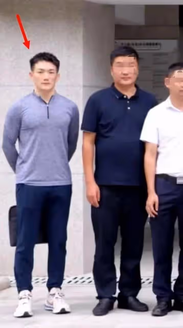 張馨予老公轉業,到大學從事安全工作,就職照曝光本人超有型