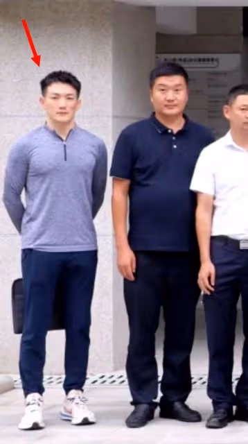 張馨予老公何捷被證實已轉業,入職廣州大學保衛處,工作照曝光