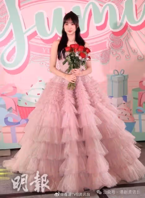 鍾柔美18歲生日著公主裙慶生！談炎明熹缺席沒現身