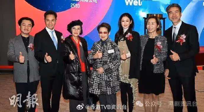 郭晉安旗下保健品公司上市 與胞姊興奮主持敲鑼儀式