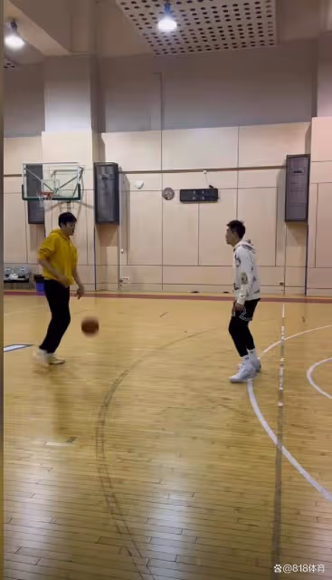 凡爾賽！丁彥雨航過掉郭艾倫暴扣：在國內拿過幾個MVP 差點去了NBA