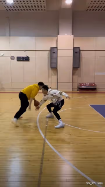 凡爾賽！丁彥雨航過掉郭艾倫暴扣：在國內拿過幾個MVP 差點去了NBA