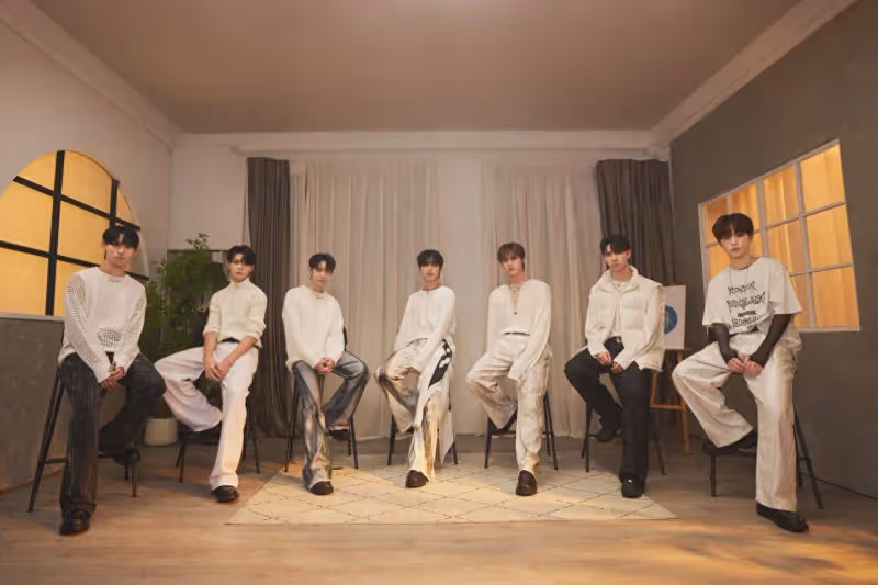 《SCOOL》7人組拍MV 「笑場王是他」還被封第一帥:越唱越心虛