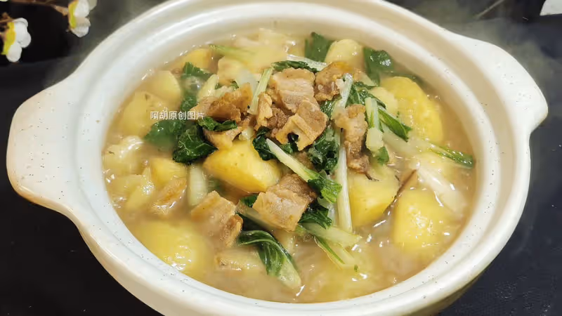天冷就喜歡這樣吃,比大魚大肉搶手!簡單食材燉一鍋,便宜實惠、滿口好味又暖人,上桌就吃個精光