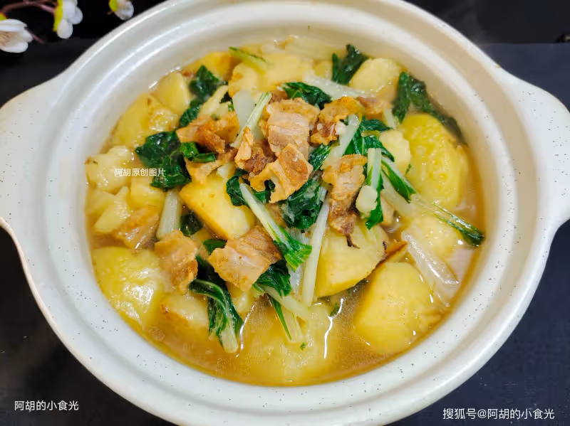天冷就喜歡這樣吃,比大魚大肉搶手!簡單食材燉一鍋,便宜實惠、滿口好味又暖人,上桌就吃個精光