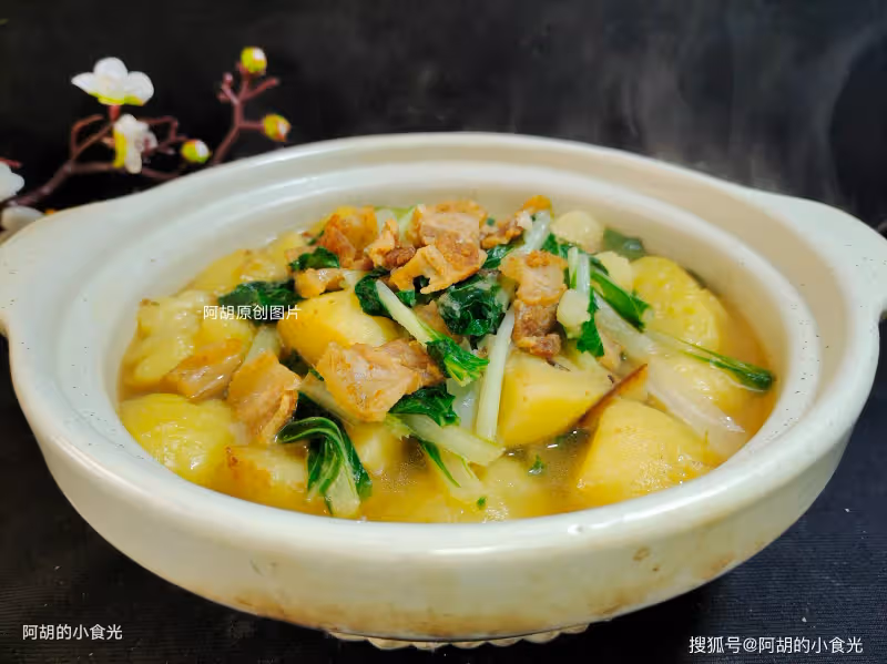 天冷就喜歡這樣吃,比大魚大肉搶手!簡單食材燉一鍋,便宜實惠、滿口好味又暖人,上桌就吃個精光