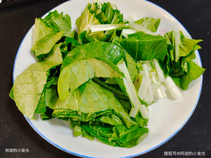 天冷就喜歡這樣吃,比大魚大肉搶手!簡單食材燉一鍋,便宜實惠、滿口好味又暖人,上桌就吃個精光