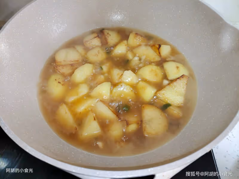 天冷就喜歡這樣吃,比大魚大肉搶手!簡單食材燉一鍋,便宜實惠、滿口好味又暖人,上桌就吃個精光