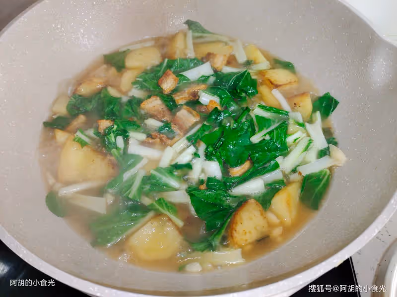 天冷就喜歡這樣吃,比大魚大肉搶手!簡單食材燉一鍋,便宜實惠、滿口好味又暖人,上桌就吃個精光