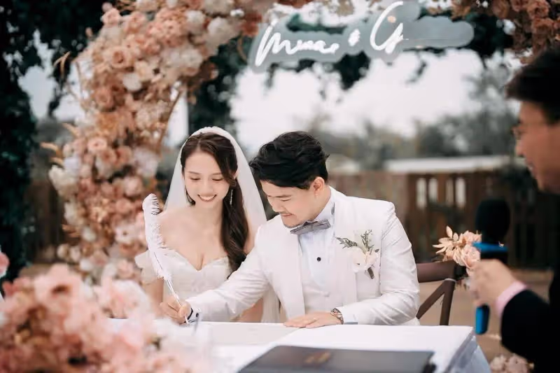 落選港姐大曬婚紗宣布結婚!曾被是非圍繞,喝漂白水做蠢事!