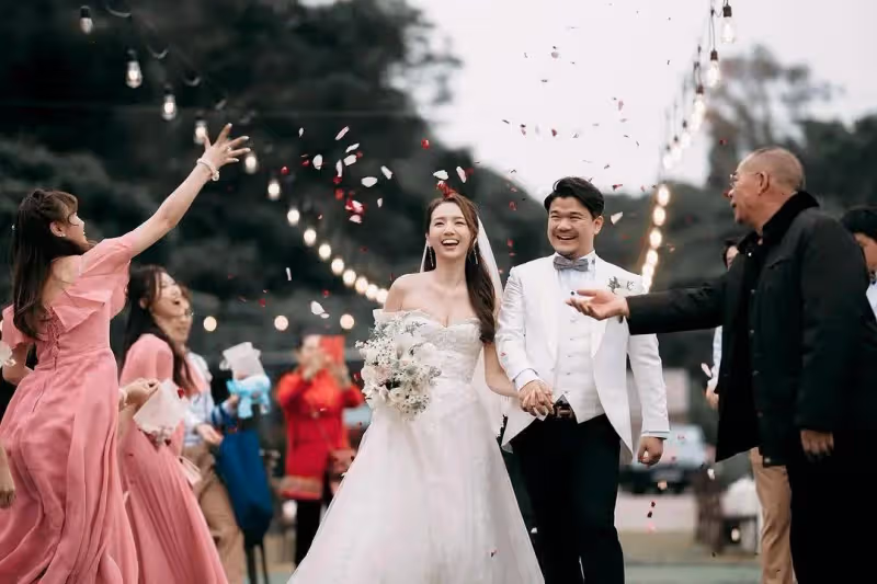 落選港姐大曬婚紗宣布結婚!曾被是非圍繞,喝漂白水做蠢事!