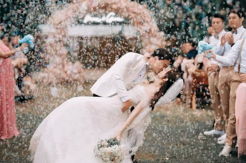 落選港姐大曬婚紗宣布結婚!曾被是非圍繞,喝漂白水做蠢事!