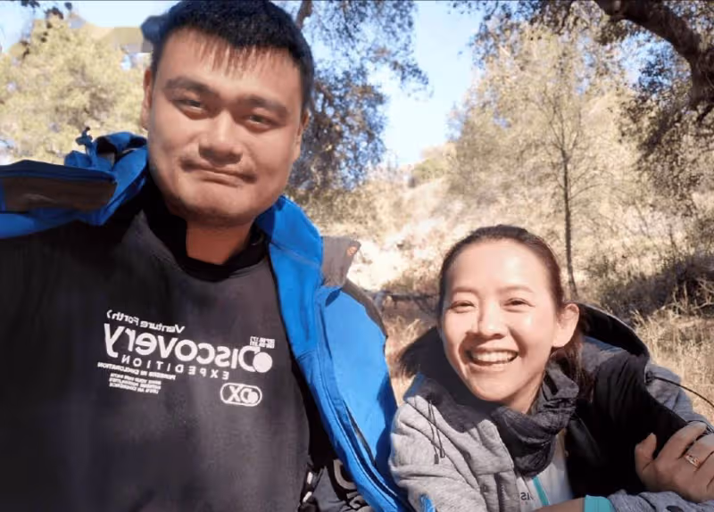 曾志偉女兒與男友拍拖19年首同框!曾傳難忍父女太親密分過手!