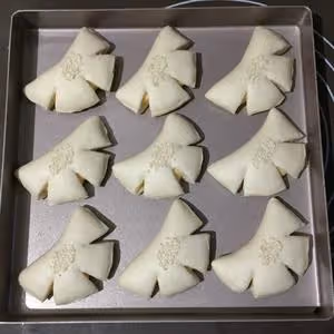 復古卡仕達夾餡麵包
