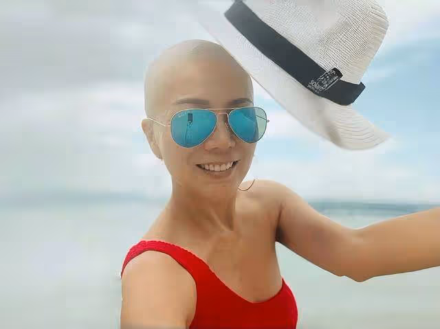香港知名女星乳腺癌復發,全身疼痛無法走路,花錢捐棺材積功德