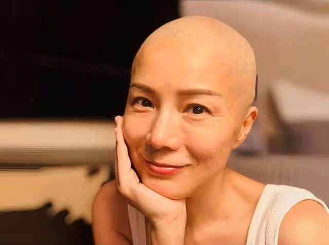 香港知名女星乳腺癌復發,全身疼痛無法走路,花錢捐棺材積功德