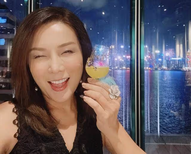 香港知名女星乳腺癌復發,全身疼痛無法走路,花錢捐棺材積功德