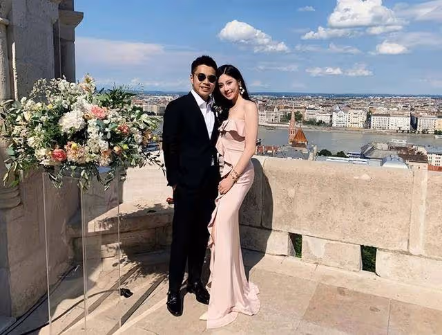 絕密婚紗照曝光!香港知名豪門千金結婚兩周年,平安生子升級當媽