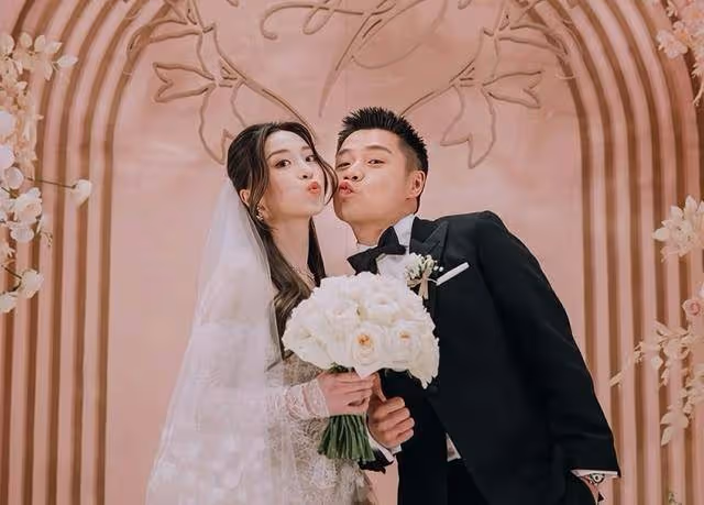 絕密婚紗照曝光!香港知名豪門千金結婚兩周年,平安生子升級當媽