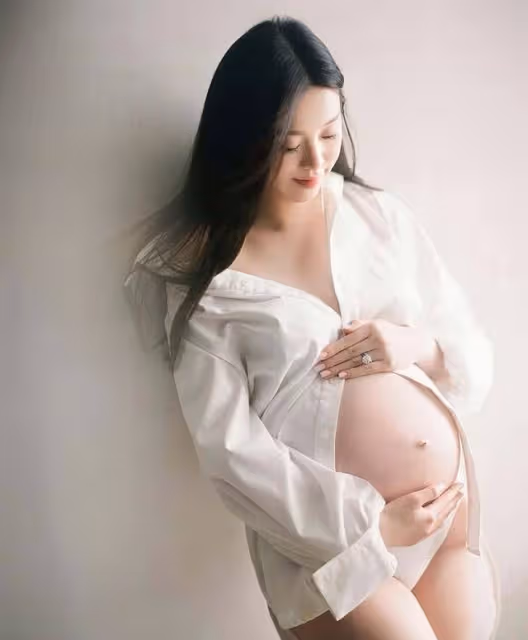 絕密婚紗照曝光!香港知名豪門千金結婚兩周年,平安生子升級當媽