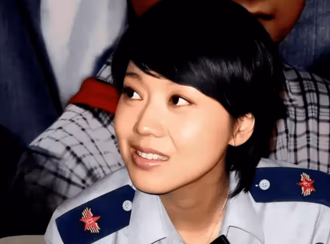 20年過去,當初寧願凈身出戶,也要與閆妮離婚的鄒偉,後悔了嗎?