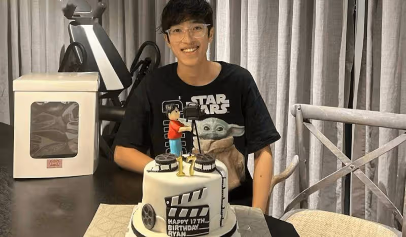 李克勤17歲兒子近照曝光！率先獲頂尖名校提前錄取！興奮慶祝！