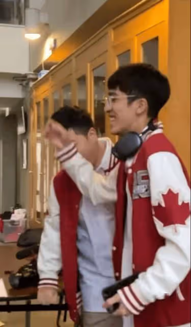 李克勤17歲兒子近照曝光！率先獲頂尖名校提前錄取！興奮慶祝！