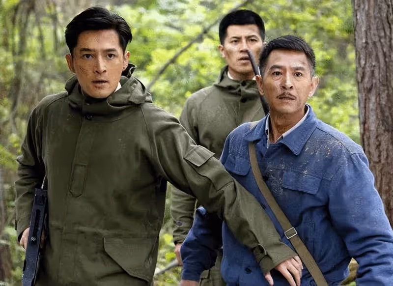 原來他們是親兄弟，哥哥被胡歌帶紅，弟弟49歲搭檔閆妮又紅了
