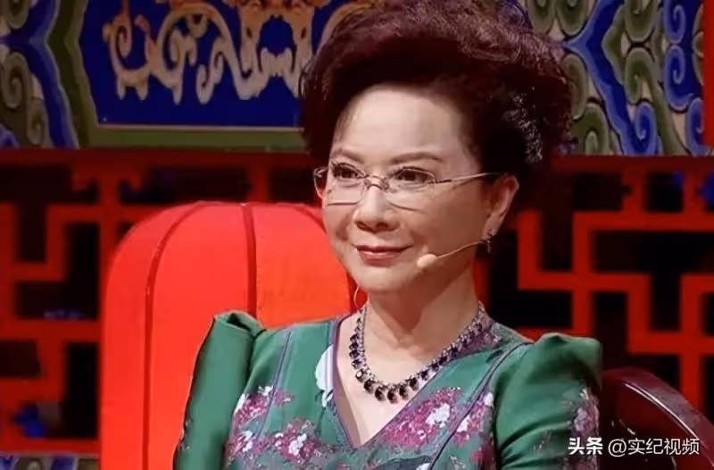 原來蔡明兒子是他!隱瞞37年,竟然是圈中人,難怪成蔡明驕傲