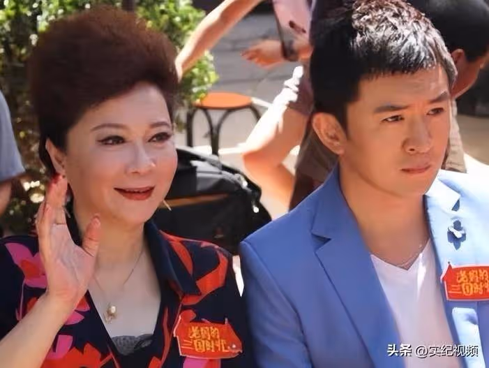 原來蔡明兒子是他!隱瞞37年,竟然是圈中人,難怪成蔡明驕傲