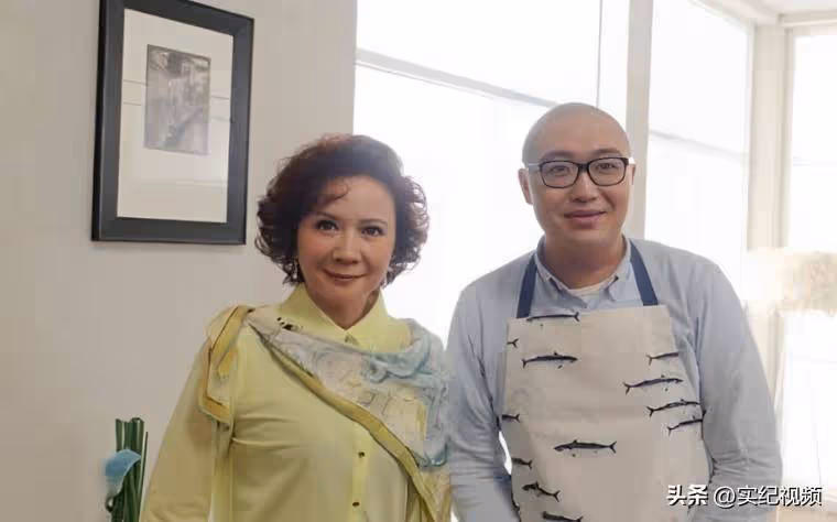 原來蔡明兒子是他!隱瞞37年,竟然是圈中人,難怪成蔡明驕傲