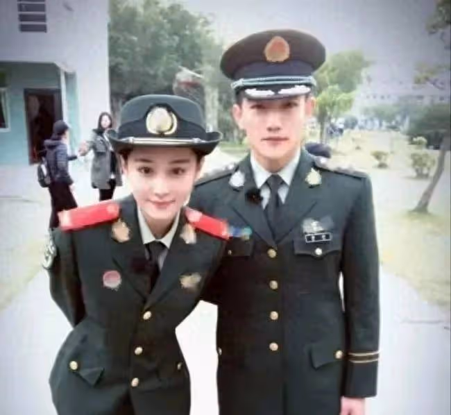 張馨予老公工作照曝光,一身黑色西裝高大帥氣,具體工作內容曝光
