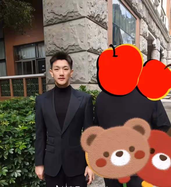 張馨予老公工作照曝光,一身黑色西裝高大帥氣,具體工作內容曝光